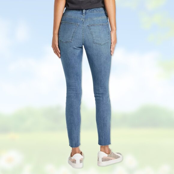 NWOT High-Rise Distressed Straight Blue Jeans - Women's Size 8 (29 Waist) Pants - Picture 3 of 3